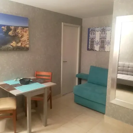 With One Bedroom In With Wonderful City View And Wifi 150 M From The Beach 波尔蒂芒